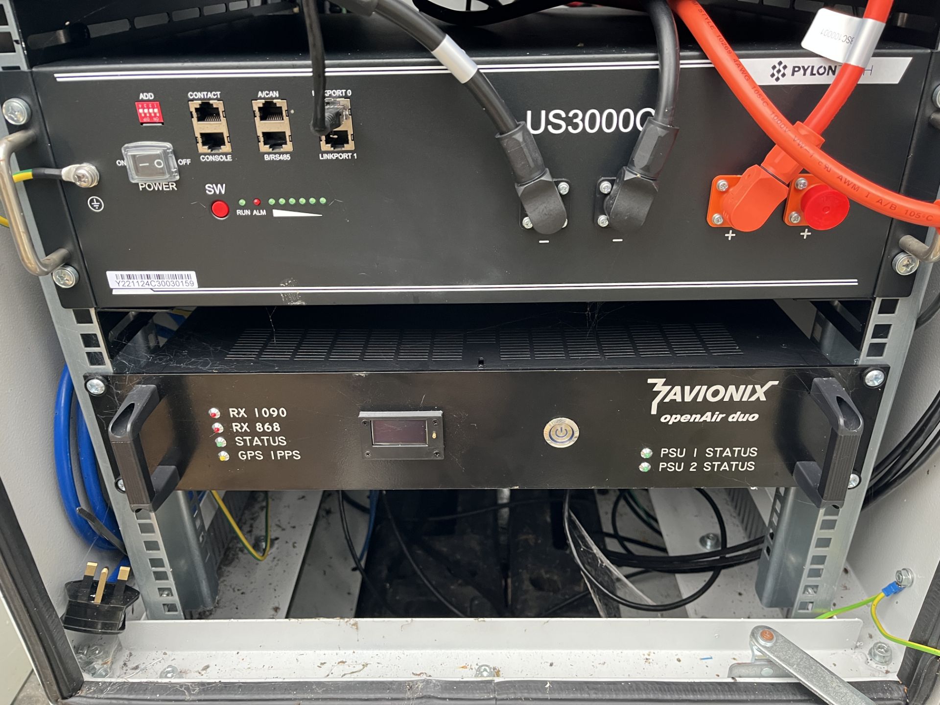 Cabinet Comprising 2 x Pylontech US3000C Power Packs, Avionix OpenAir Duo, Victron Energy Lynx Distr - Image 4 of 8