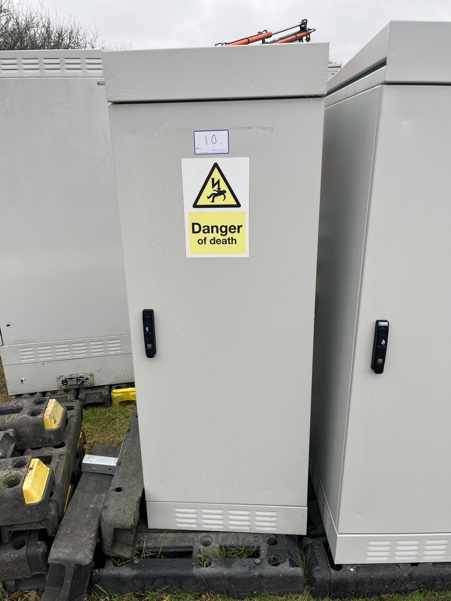 Cabinet Comprising 2 x Pylontech US5000C Power Packs, Victron Energy MPPT 150 / 35 Smart Solar Charg