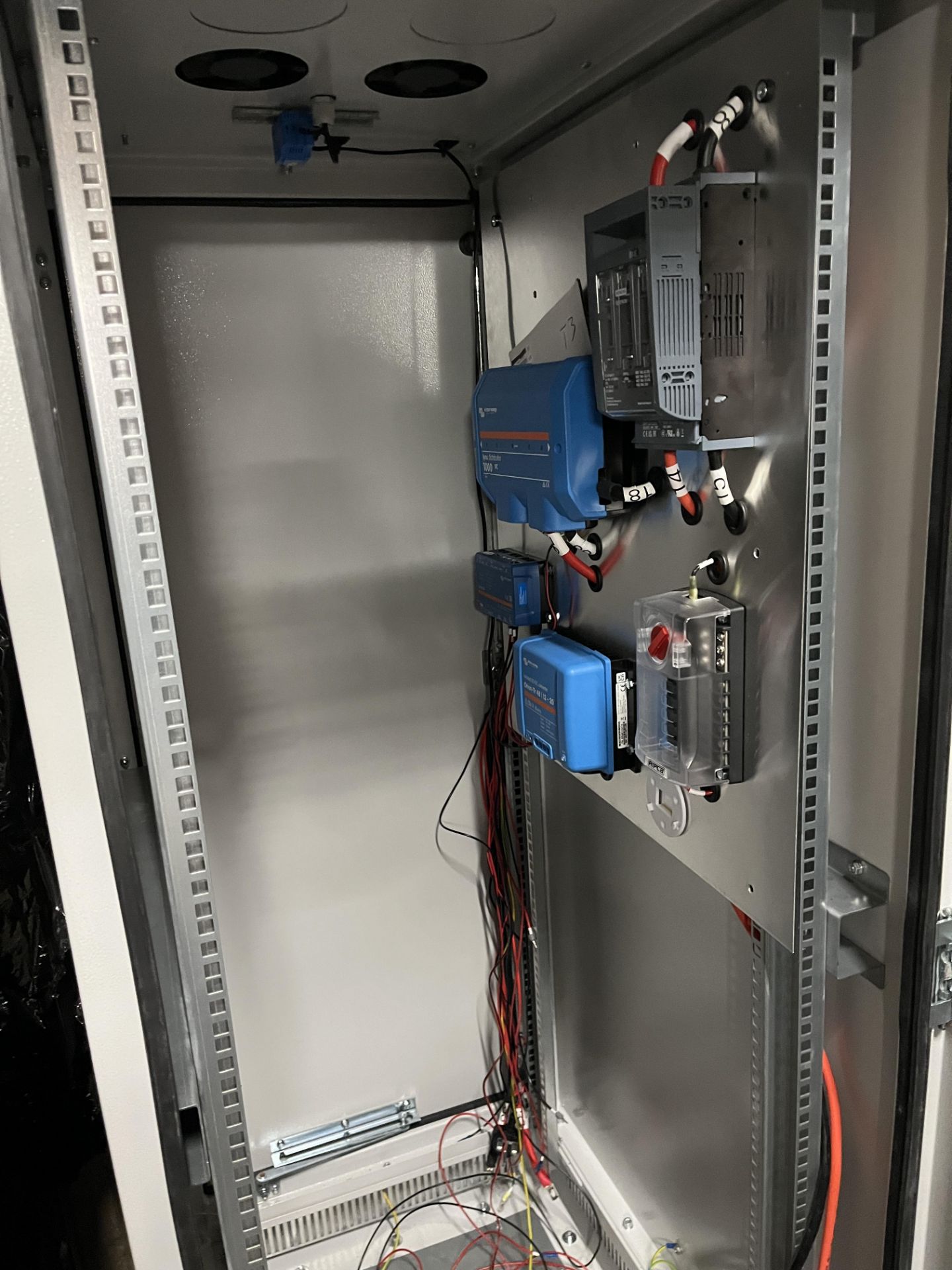 Tall Server Cabinet Comprising Victron Energy 1000DC Lynx Distributor and Victron Energy Orion TR 48 - Image 2 of 5
