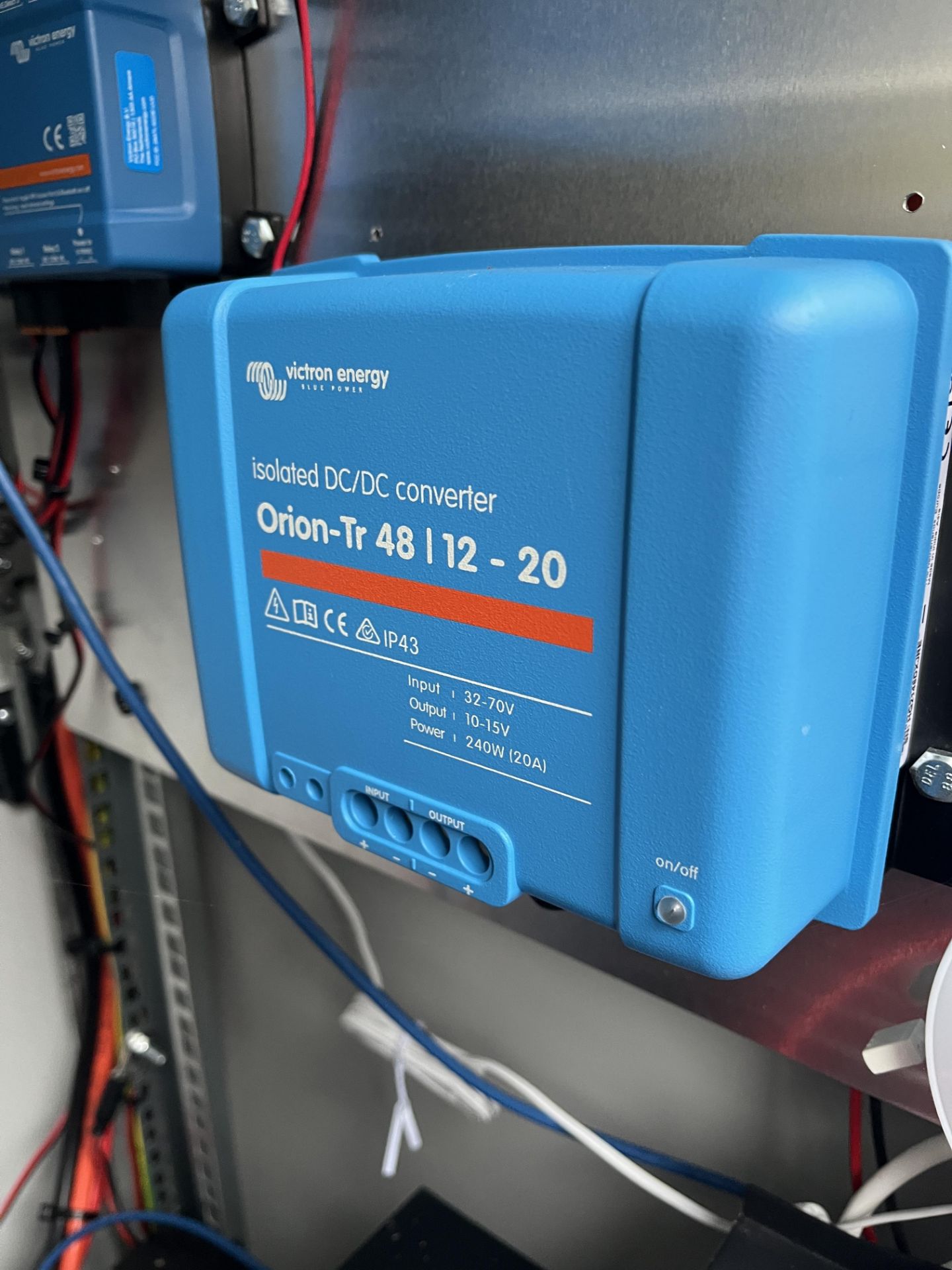 Cabinet Comprising 2 x Pylontech US3000C Power Packs, Avionix OpenAir Duo, Victron Energy Lynx Distr - Image 5 of 8