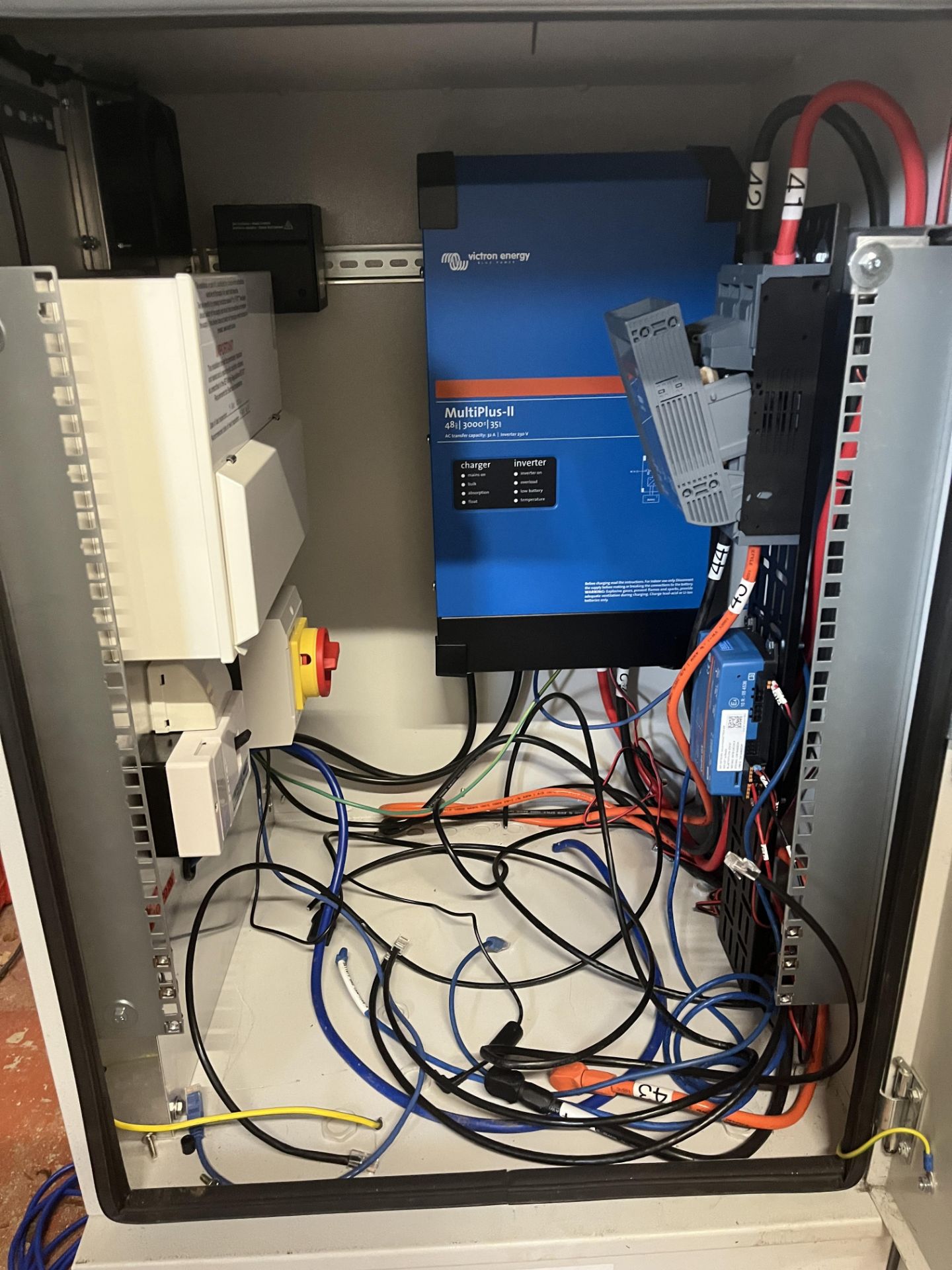 Server Cabinet Comprising Victron Energy Multiplus II 48/3000/35 Inverter, Victron Energy Cerbo GX. - Image 2 of 4