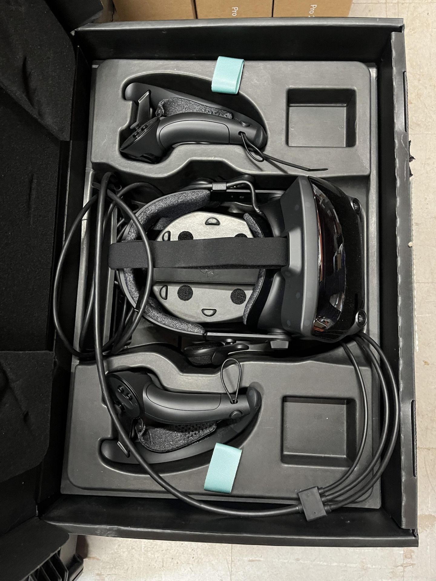 Valve Index Steam VR Headset Kit. LOCATION: Overton - Image 2 of 3