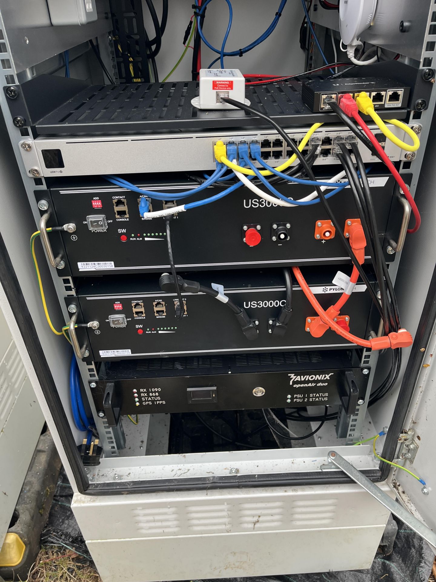 Cabinet Comprising 2 x Pylontech US3000C Power Packs, Avionix OpenAir Duo, Victron Energy Lynx Distr - Image 3 of 8