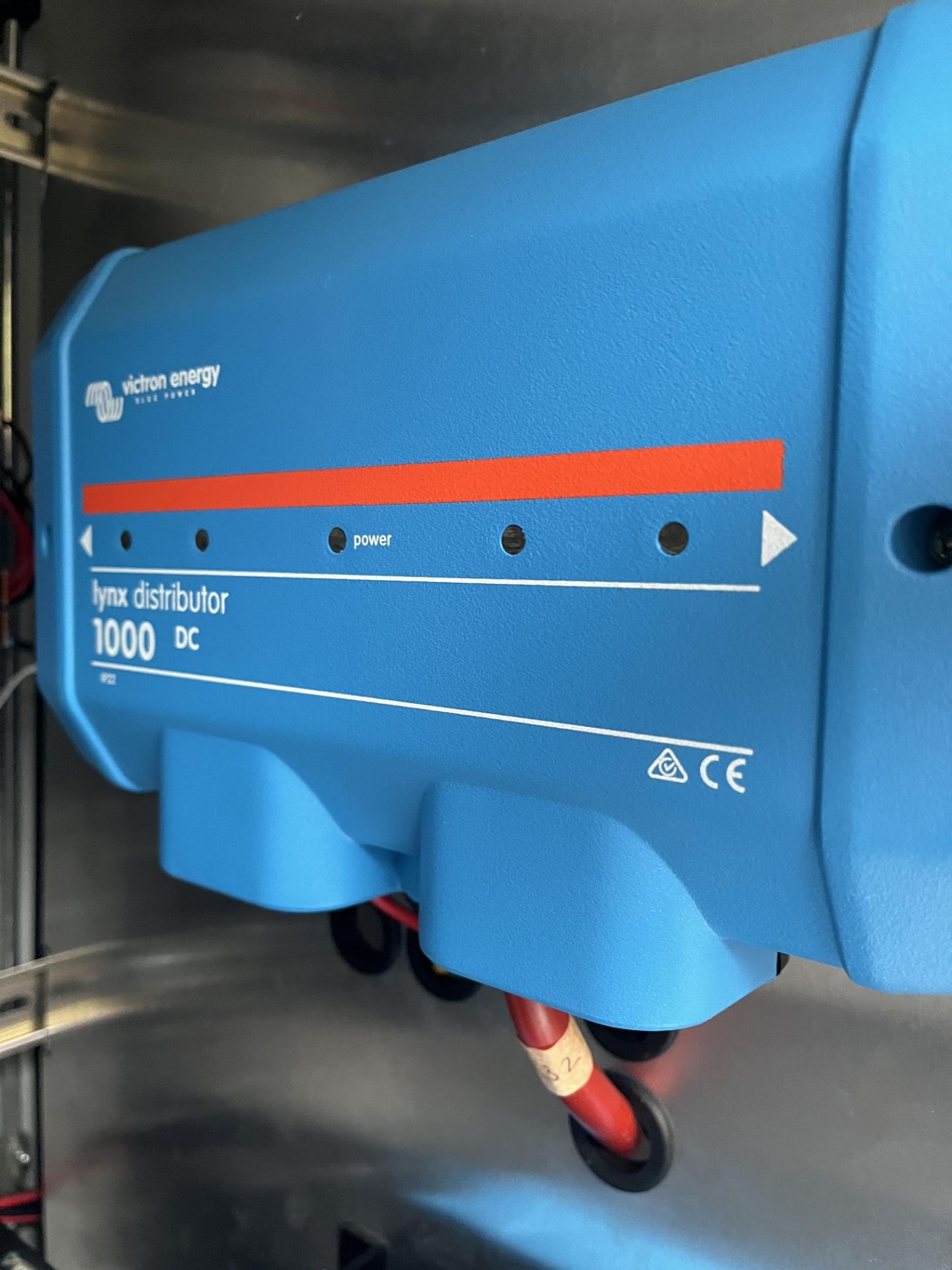 Cabinet Comprising Avionix OpenAir Duo, Victron Energy Lynx Distributor, Victron Energy Orion TR 48 - Image 5 of 7