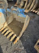 1: STRICKLAND, 860mm Digging Bucket, 50mm Dia.