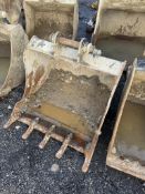 1: UNKNOWN, 860mm Digging Bucket, 45mm Dia.