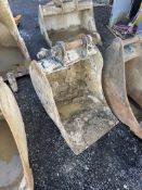 1: UNKNOWN, 560mm Digging Bucket, 45mm Dia.