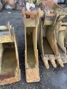 1: UNKNOWN, 300mm Digging Bucket, 65mm Dia.