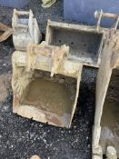 1: UNKNOWN, 600mm Digging Bucket, 45mm Dia.