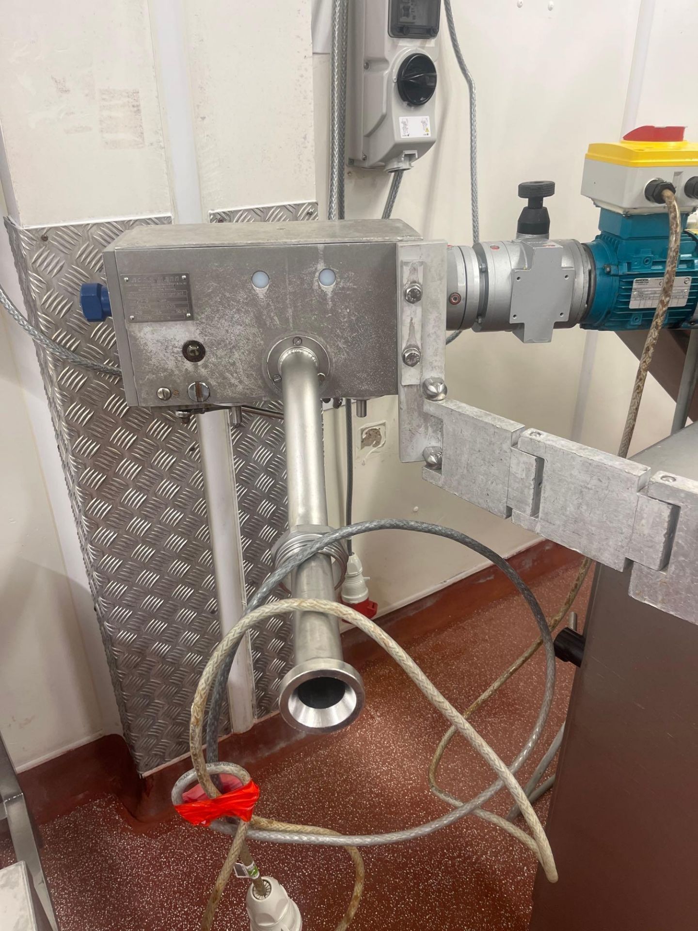 Handtmann VF612 Vacuum Forming Machine With Bin Lifter and Ball Forming Attachement - Image 6 of 9