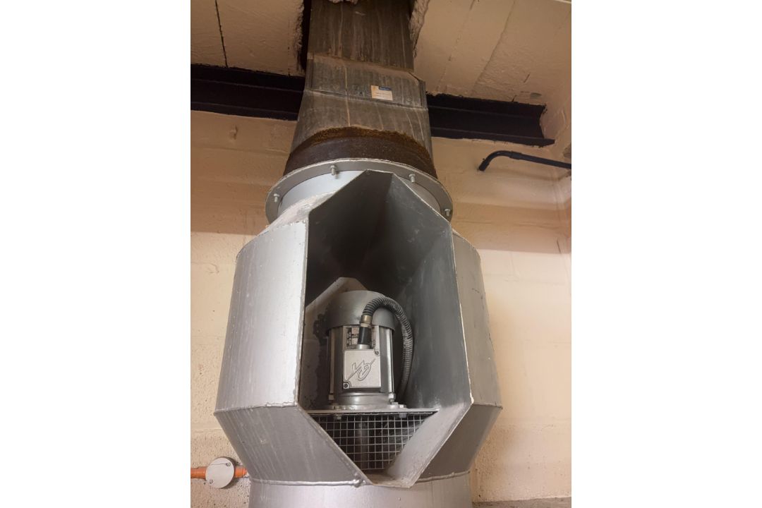 HSB Fume Extraction System with Motor and Ducting - Image 2 of 2