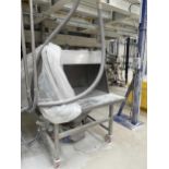 Operator Powder Feed Station