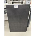 1: Thorlabs , MB6090/M, 900mm x 600mm Aluminium Optical Breadboard