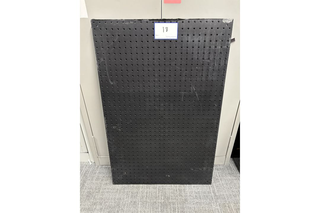 1: Thorlabs , MB6090/M, 900mm x 600mm Aluminium Optical Breadboard