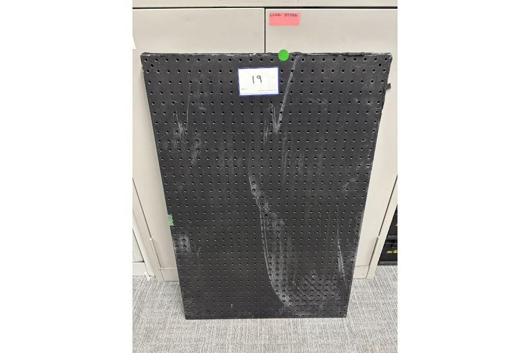 1: Thorlabs , MB6090/M, 900mm x 600mm Aluminium Optical Breadboard