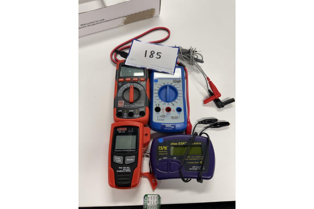 1: RS PRO RS-14 Autoranging Digital Multimeter, (1) RS Pro RS-172 Temperature & Humidity Datalogger,