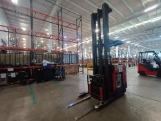 Electric forklift