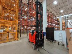 Electric forklift