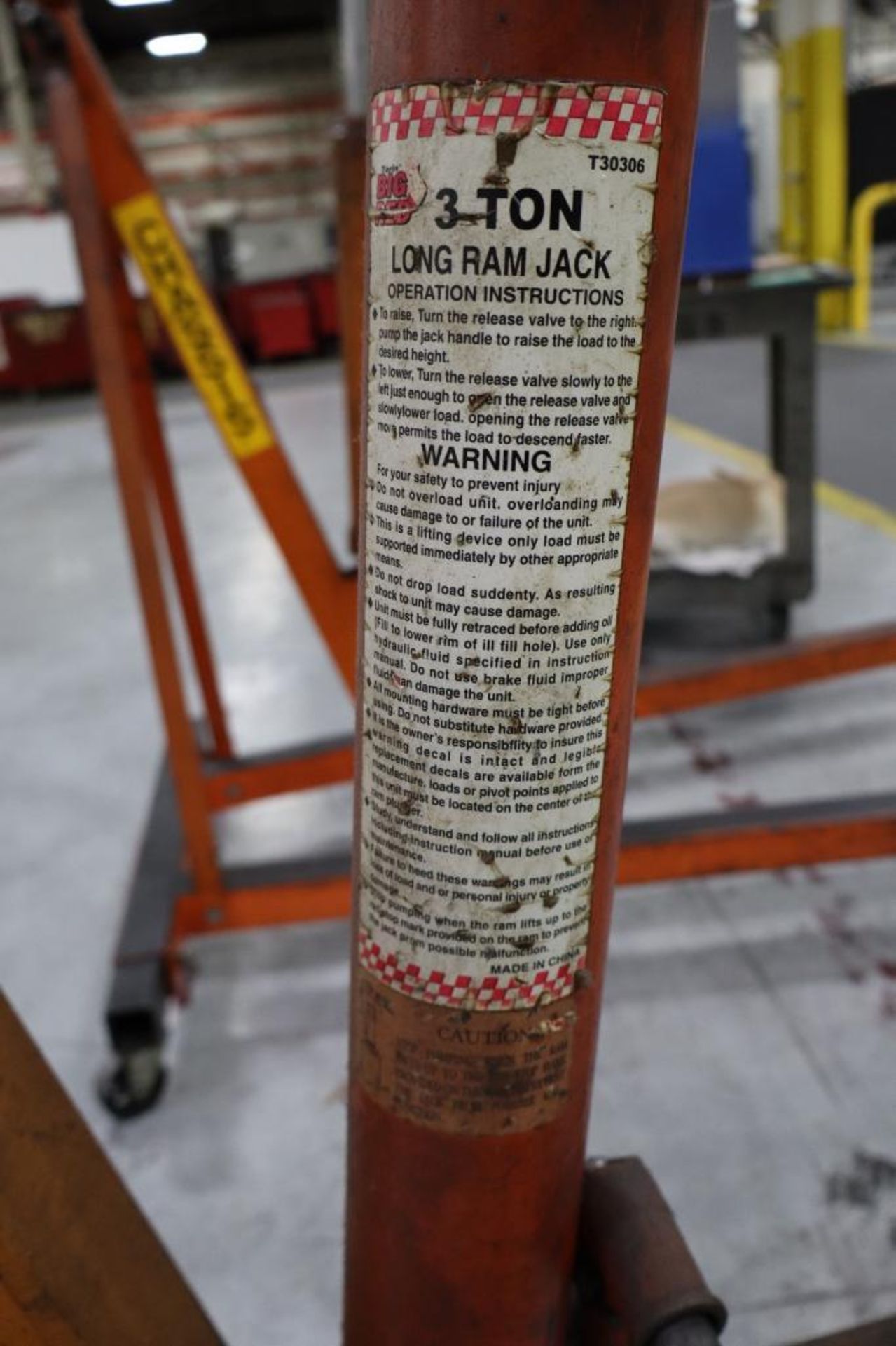 Big Red T30306 3-Ton Long Ram Jack - Image 2 of 2
