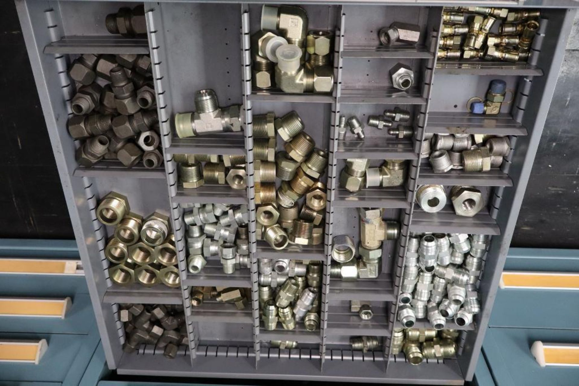 Contents of Cabinet to Include Parker Hydraulic Hose Fittings, Parcrimp 43 Series Fittings - Image 7 of 9