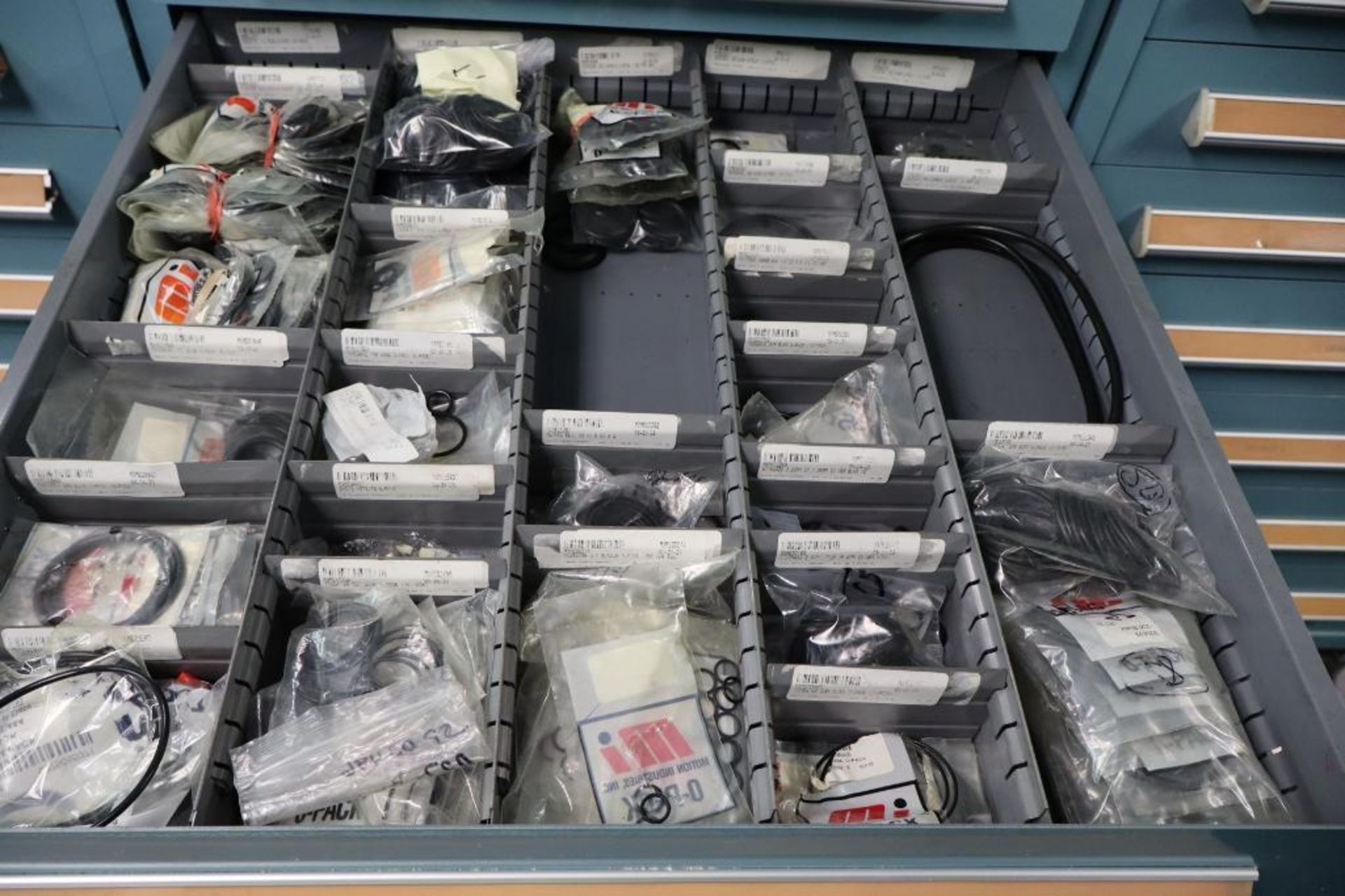 Contents of Cabinet to Include Nycoil Brass Fittings, Swageloc Fittings, O-Rings - Image 3 of 9