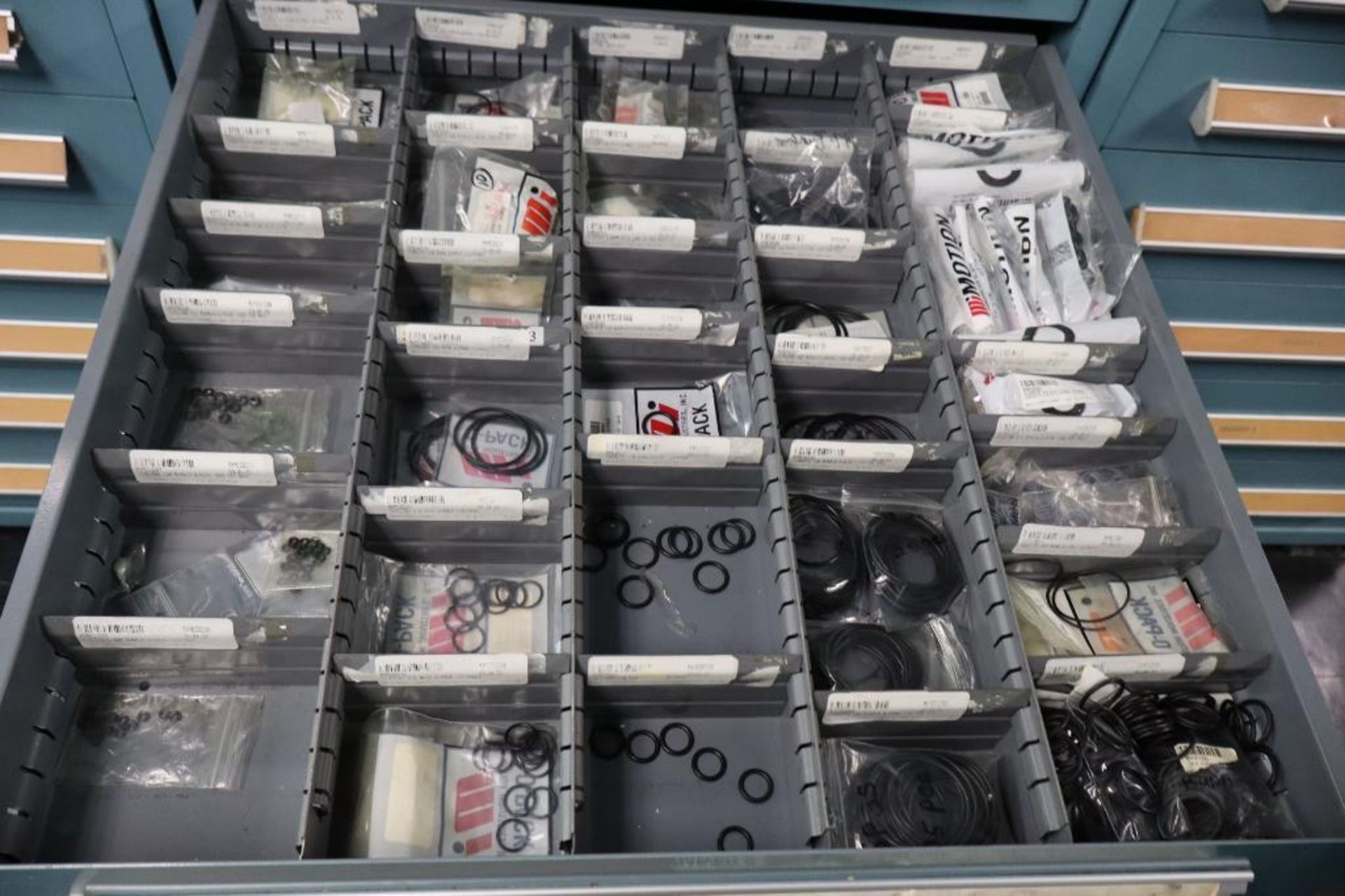 Contents of Cabinet to Include Nycoil Brass Fittings, Swageloc Fittings, O-Rings - Image 4 of 9
