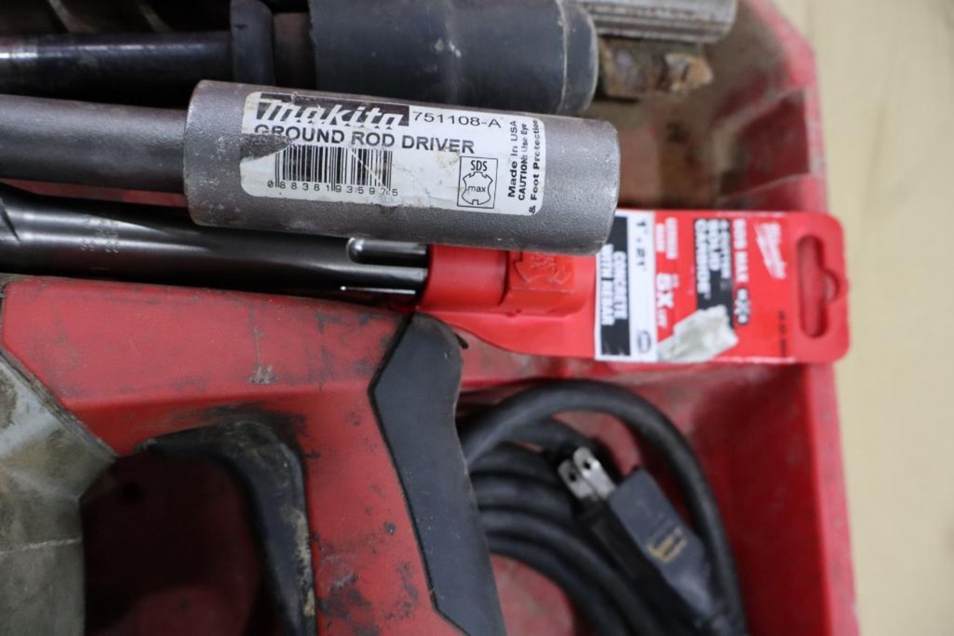 Milwaukee 5317-20 SDS Rotary Hammer Drill 1-9/16" Capacity with Assorted Bits - Image 2 of 2