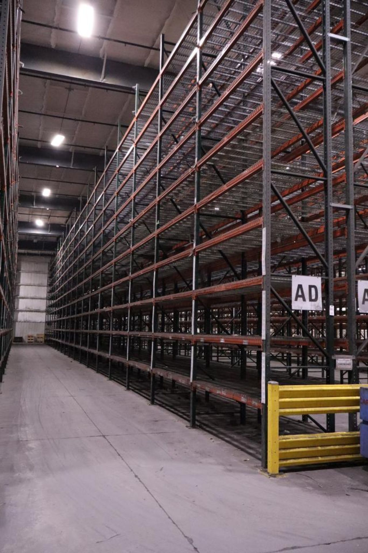 (38) Ridg-U-Rack RUR H43 Pallet Racking Sections, 32' Uprights, 8' Beams, Slotted Style, XL Footplat - Image 2 of 2
