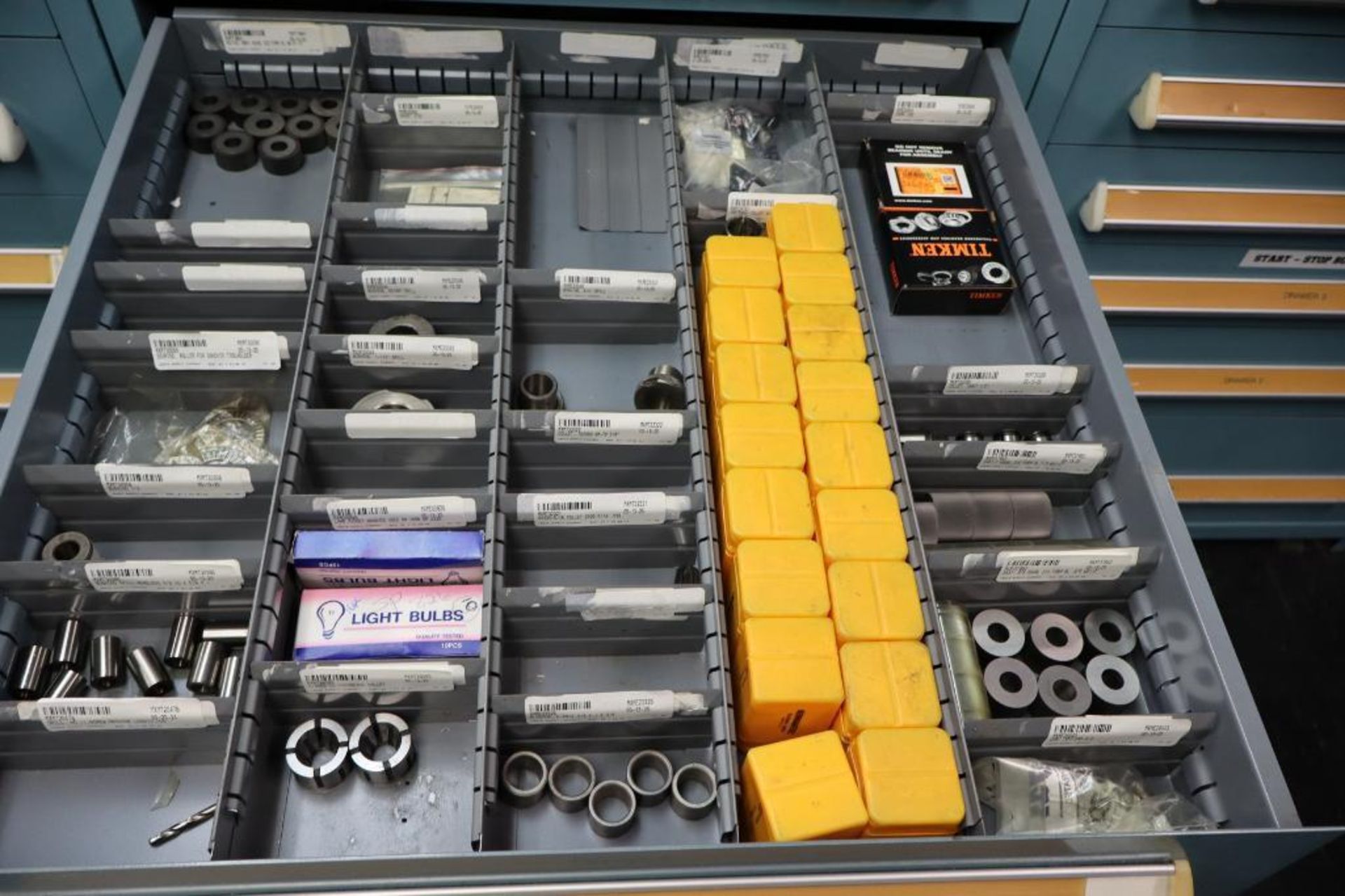 Contents of Cabinet to Include Drill Bushings, Collets, Sandvick and Ingersoll Inserted Drill Bir Ho - Image 4 of 7