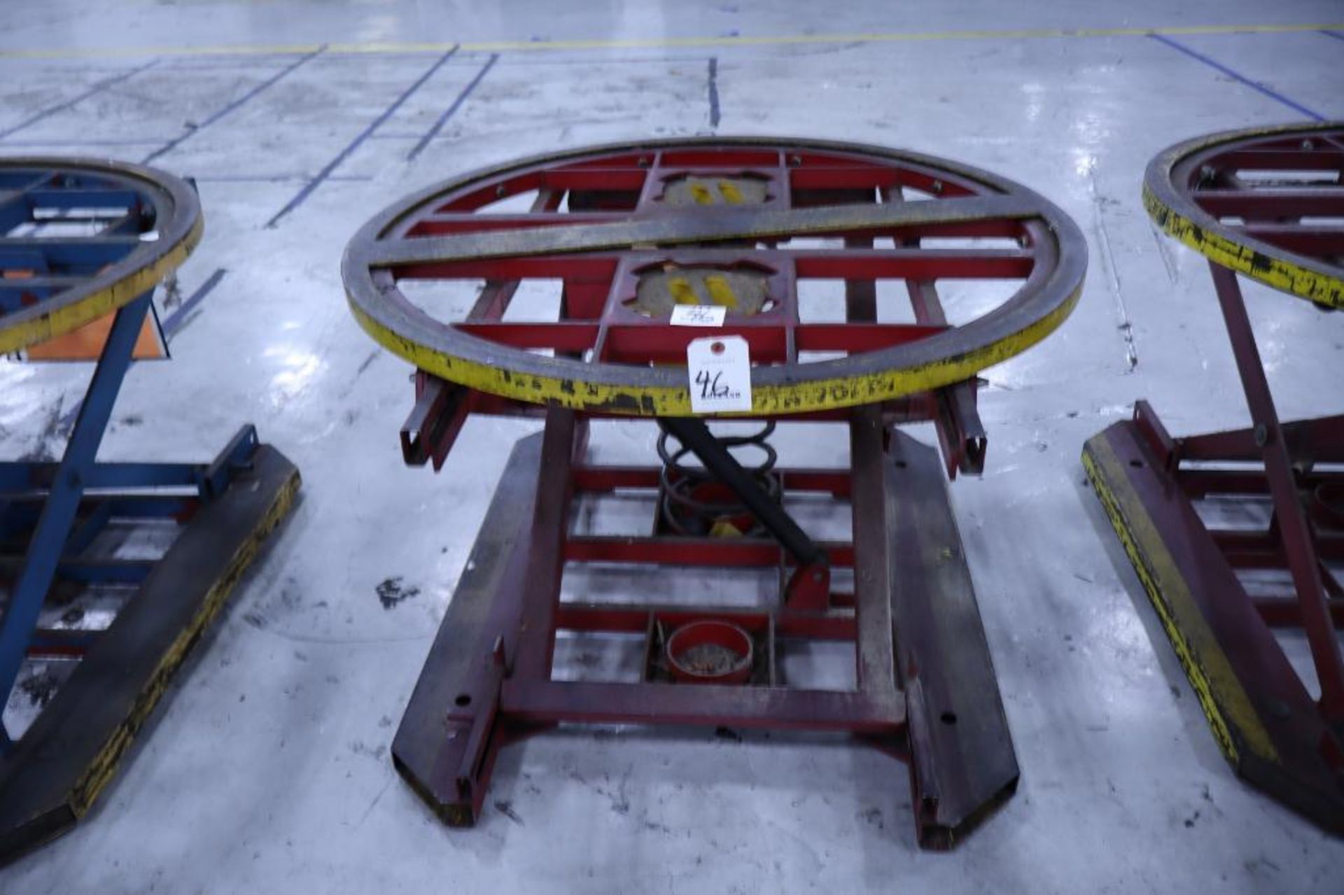 Southworth Spring Accutuated Pallet Positioner , 4000 Lb. Capacity, 42" Diameter Carousel