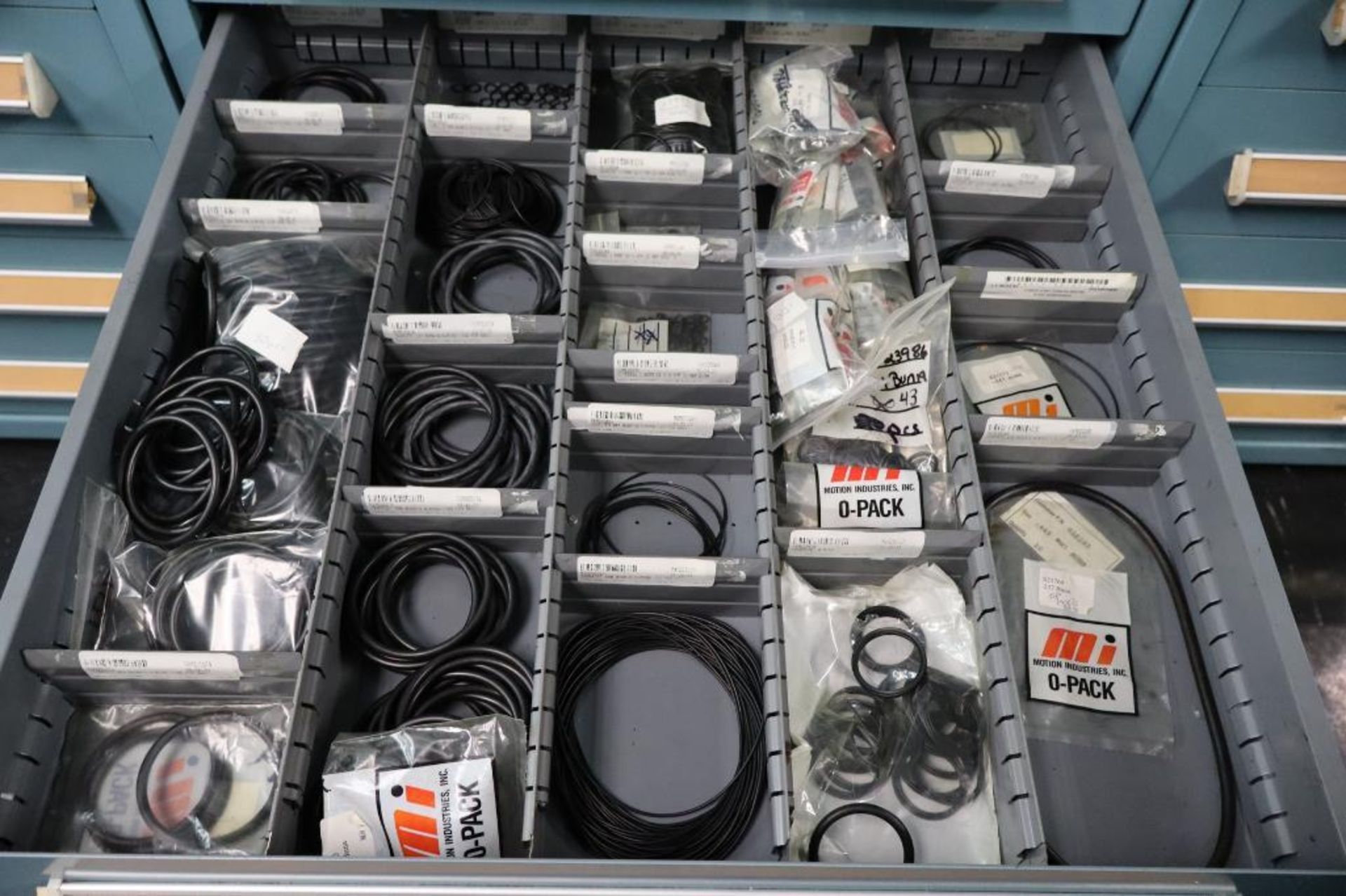 Contents of Cabinet to Include Nycoil Brass Fittings, Swageloc Fittings, O-Rings - Image 6 of 9