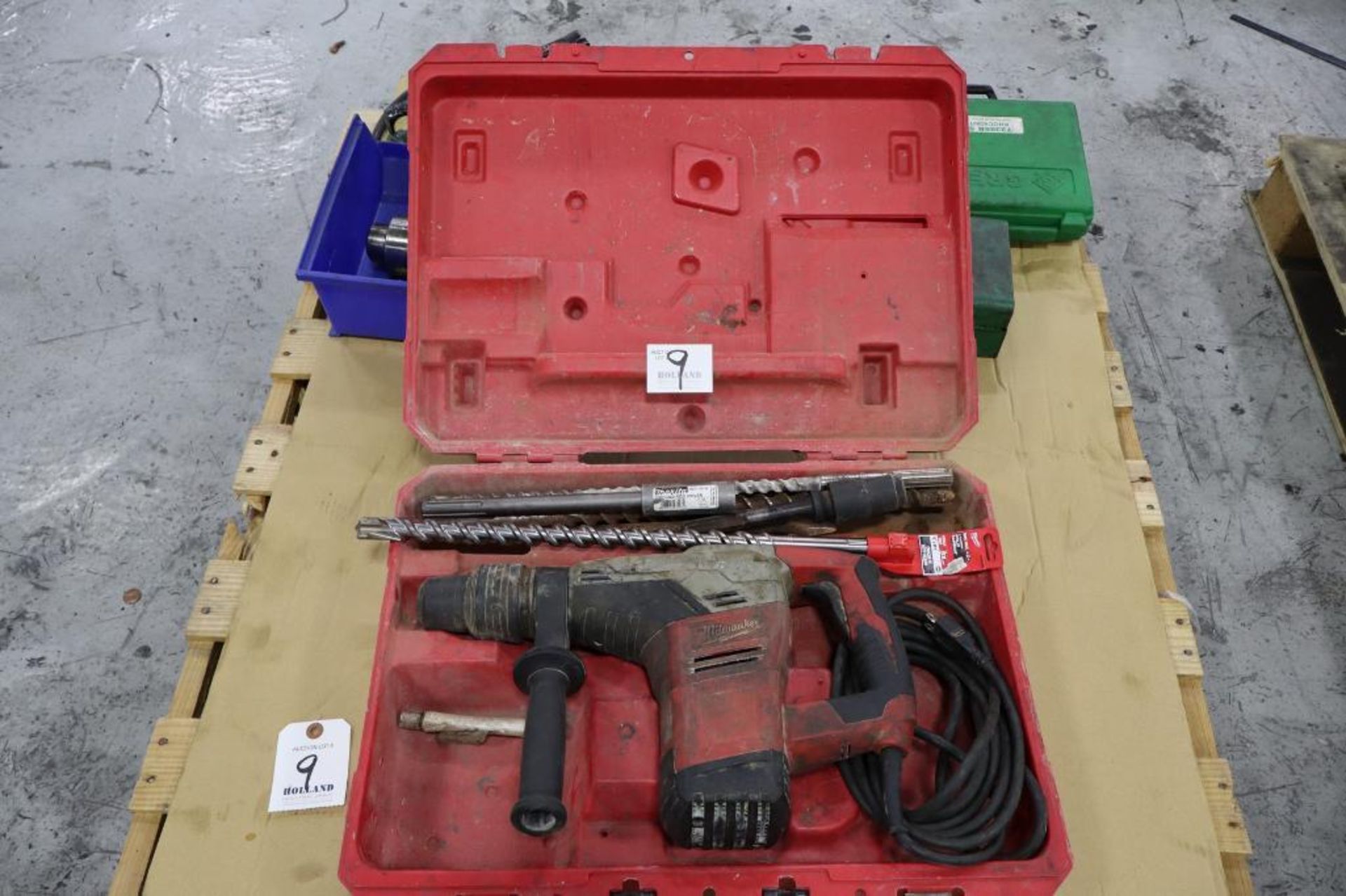 Milwaukee 5317-20 SDS Rotary Hammer Drill 1-9/16" Capacity with Assorted Bits