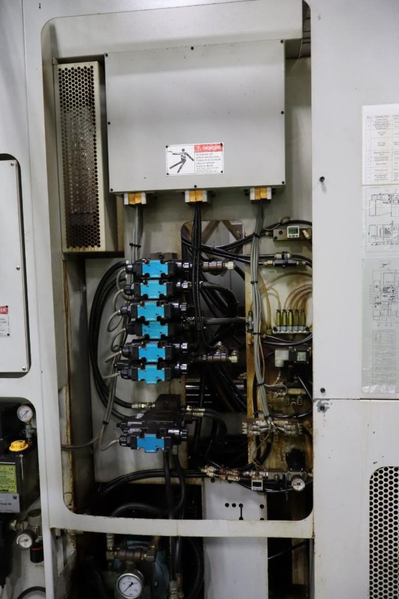 Kiwa KH-45 CNC Horizontal Milling Machine - Image 9 of 9