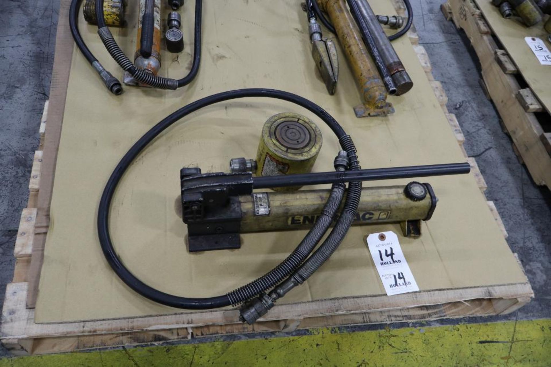 Enerpac P391 Hydraulic Hand Pump with RCS502 Ram