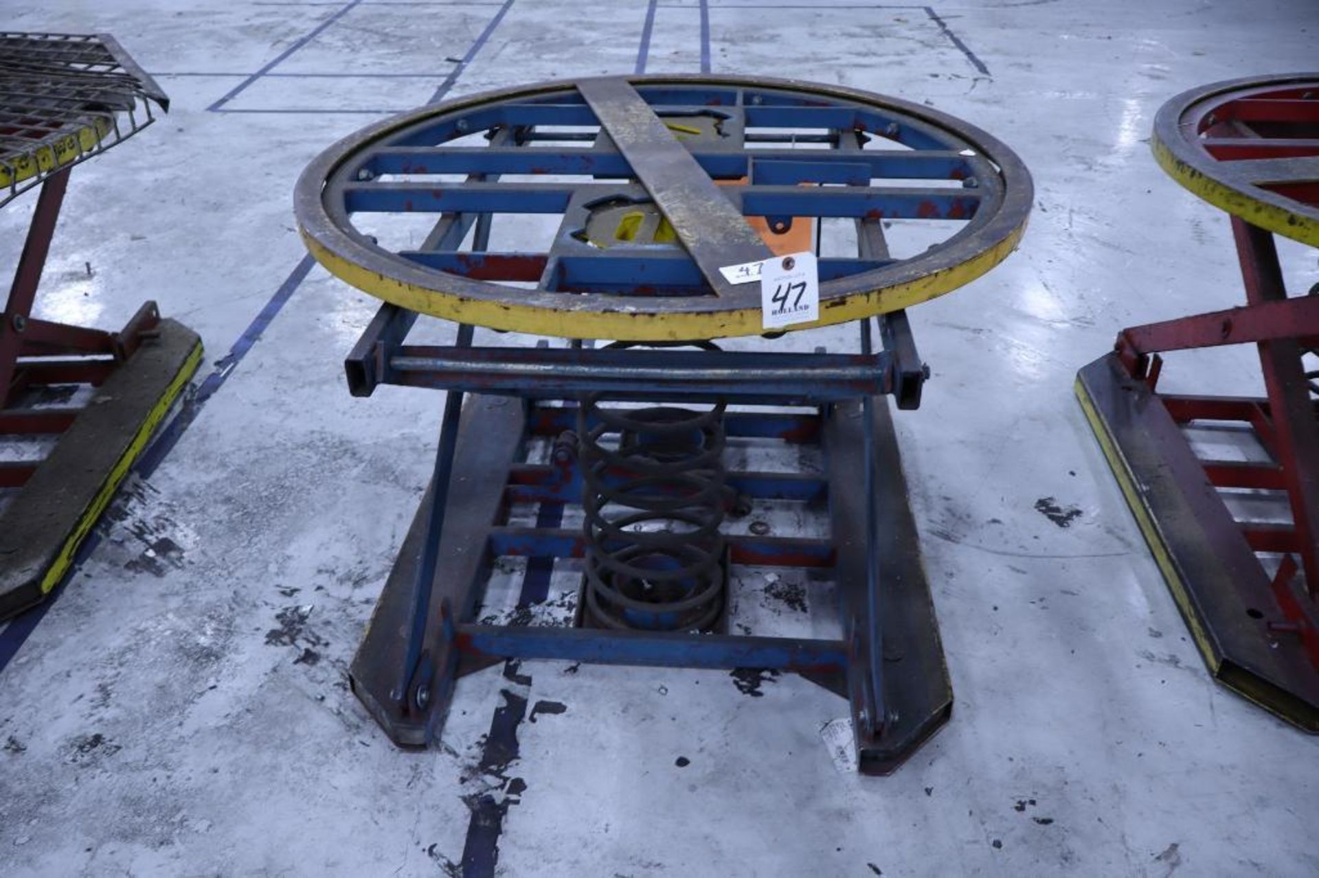 Southworth Spring Actuated Pallet Positioner, 4000 Lb. Capacity, 42" Diameter Carousel