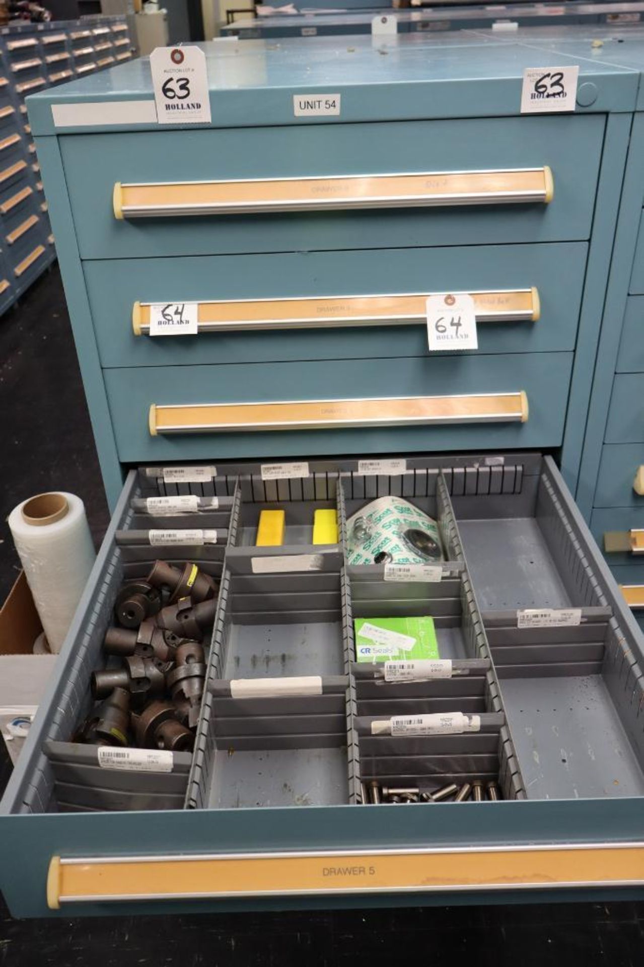 Contents of Cabinet to Include Sandvick Tool Holders and Tools, End Mill Taper 40 Tool Holders, Seco