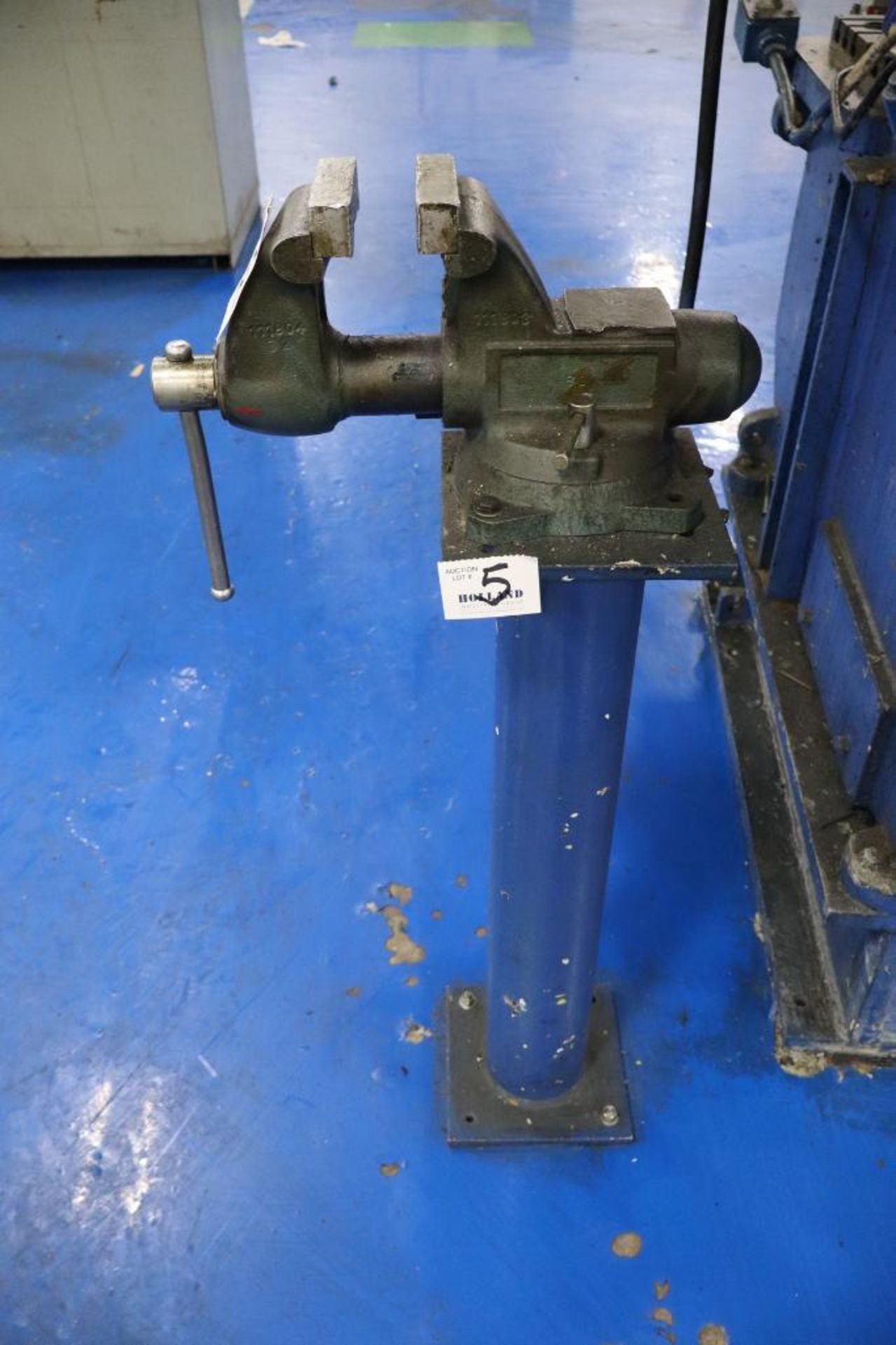 Wilton 1745 Swivel Base 4-1/2"Jaw Vise with Pedestal - Image 2 of 2