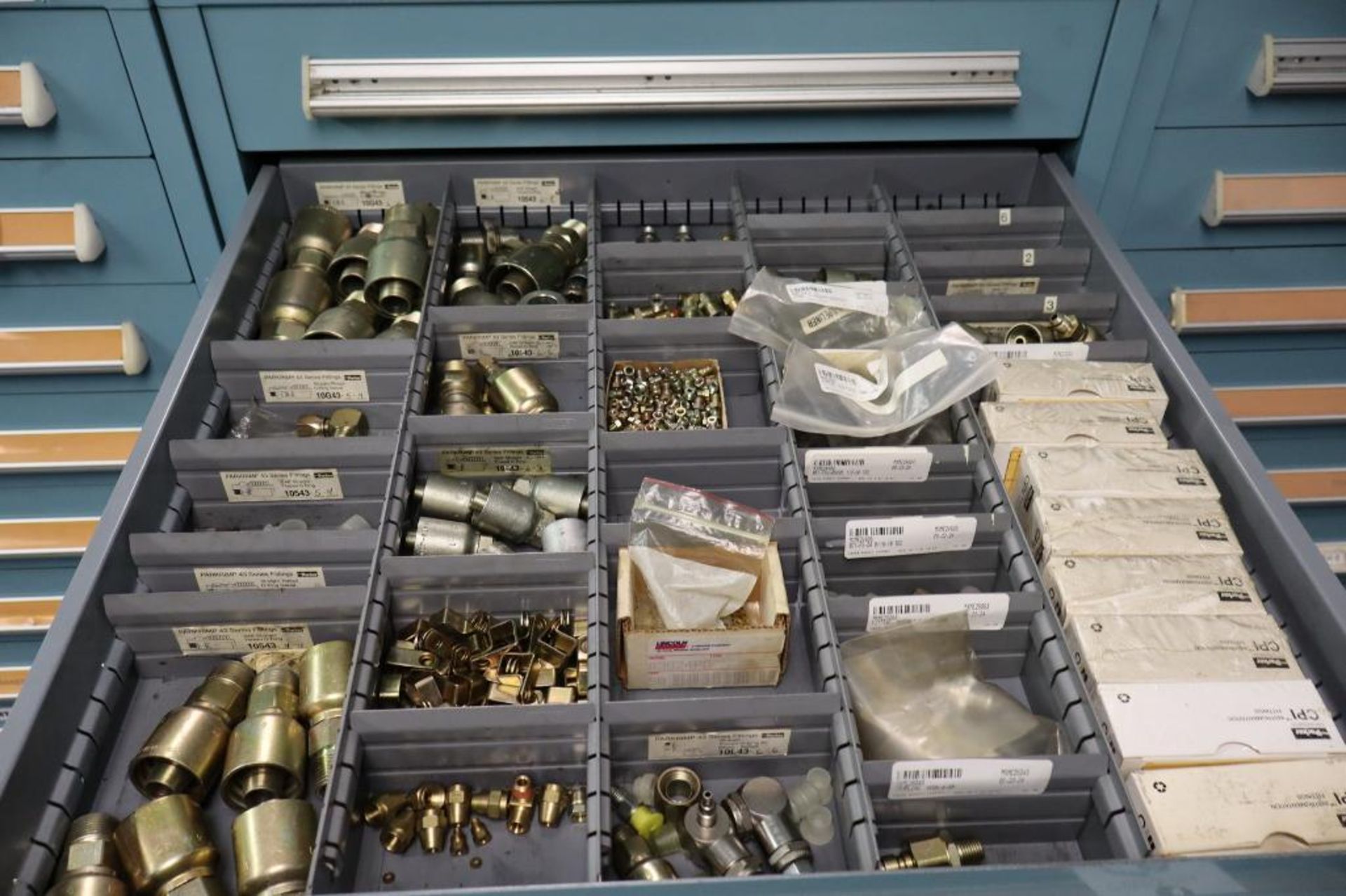 Contents of Cabinet to Include Parker Hydraulic Hose Fittings, Parcrimp 43 Series Fittings - Image 2 of 9
