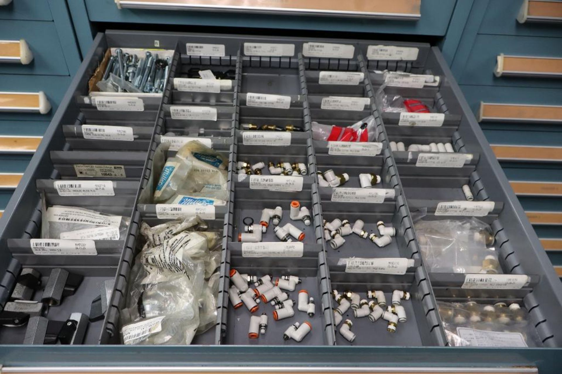 Contents of Cabinet to Include Parker Hydraulic Hose Fittings, Parcrimp 43 Series Fittings - Image 4 of 9