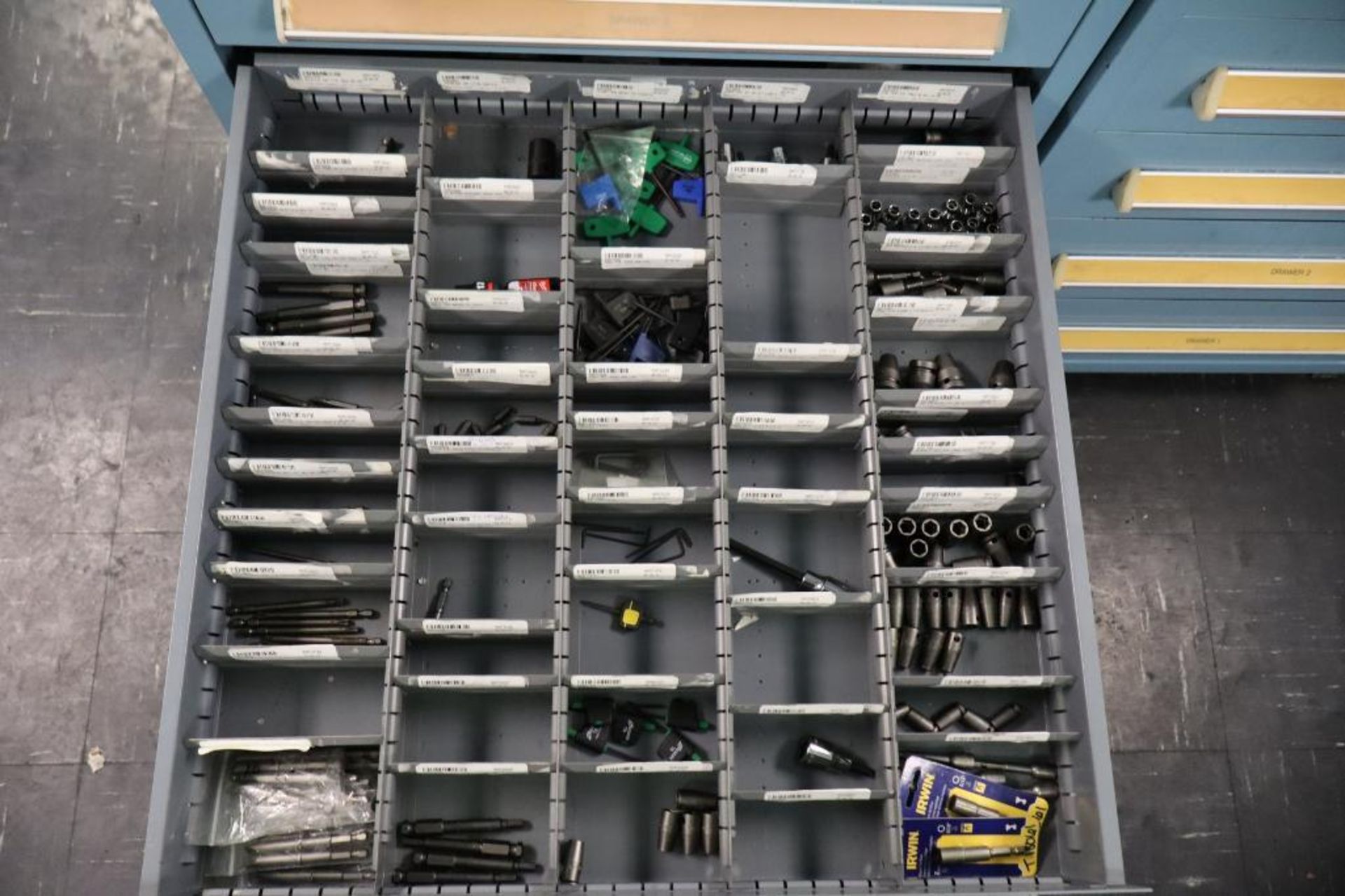 Contents of Cabinet to Include Torque Wrenches and Sockets - Image 5 of 7