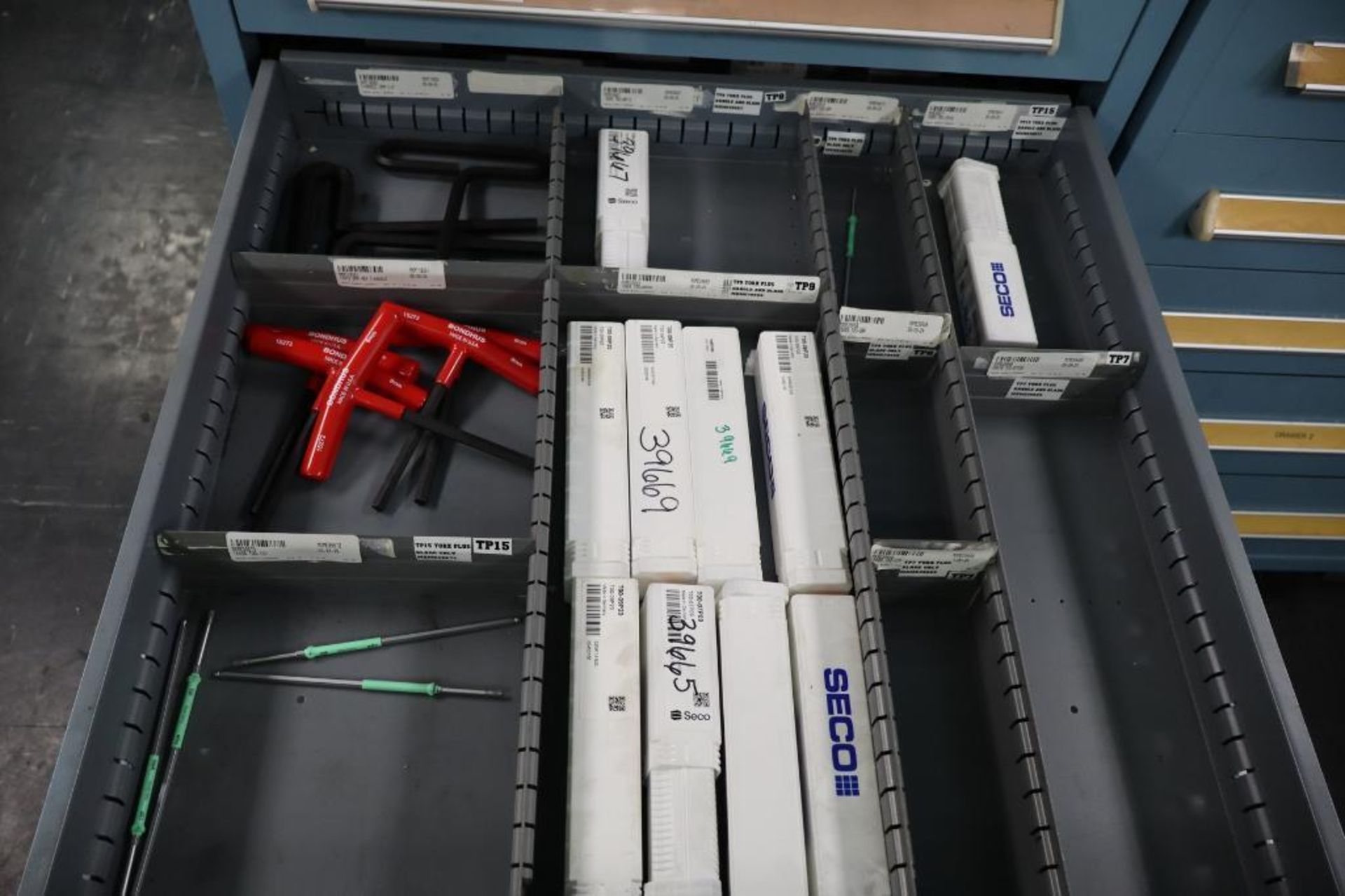 Contents of Cabinet to Include Torque Wrenches and Sockets - Image 4 of 7