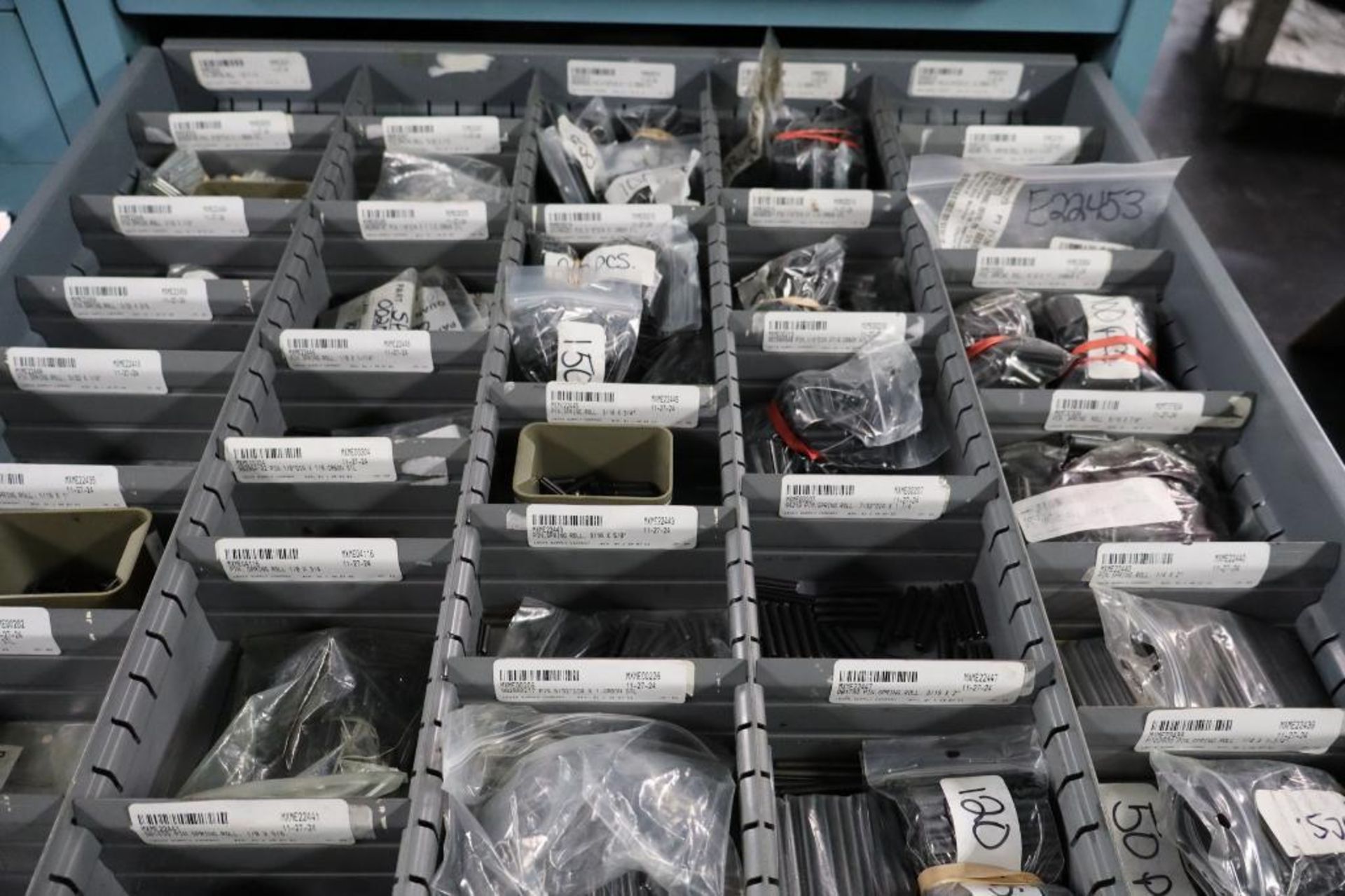 Contents of Cabinet to Include Sandvick Tool Holders and Tools, Kennmetal Tooling,Rool Spring Pins, - Image 3 of 10
