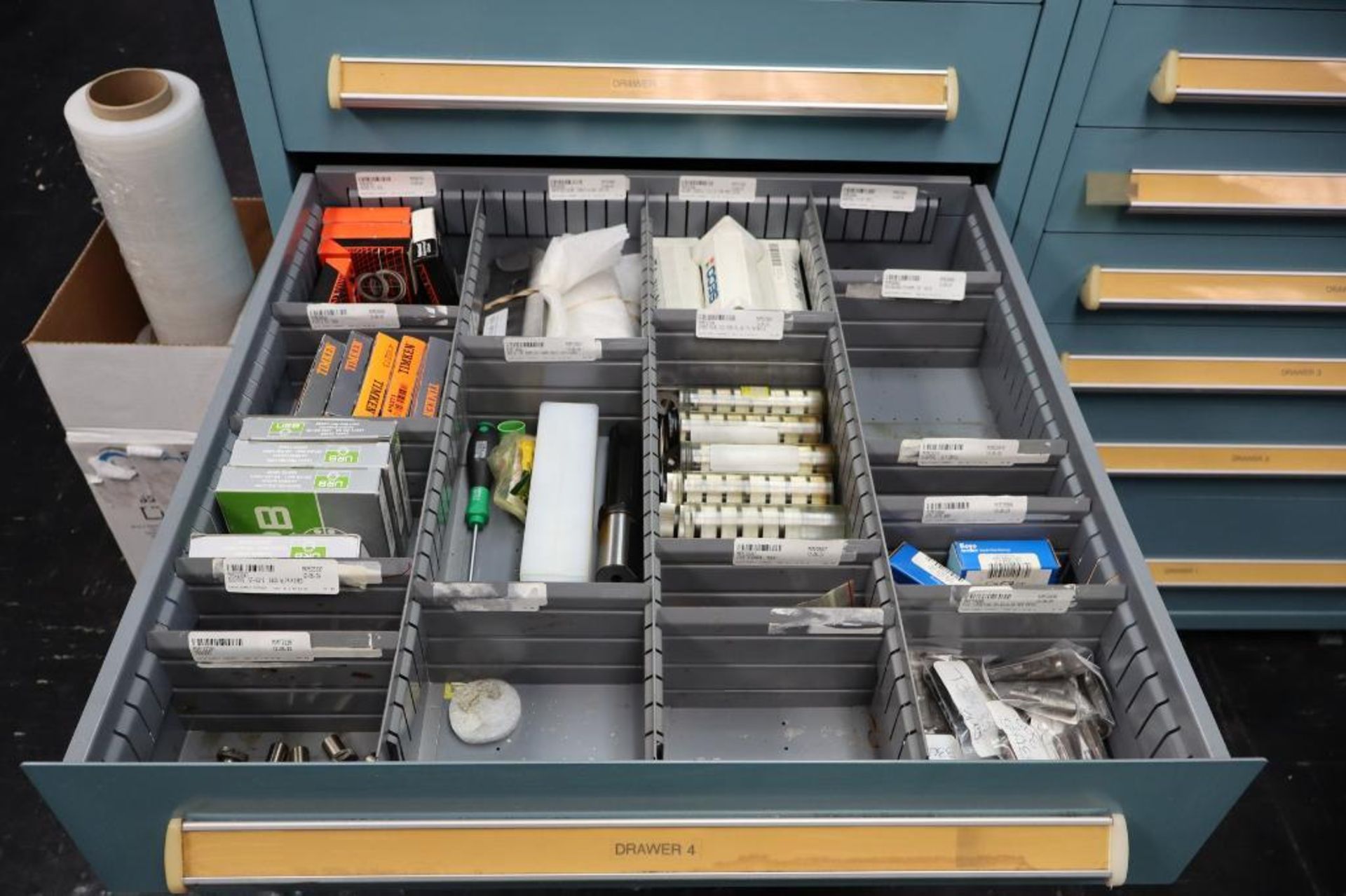 Contents of Cabinet to Include Sandvick Tool Holders and Tools, End Mill Taper 40 Tool Holders, Seco - Image 4 of 8