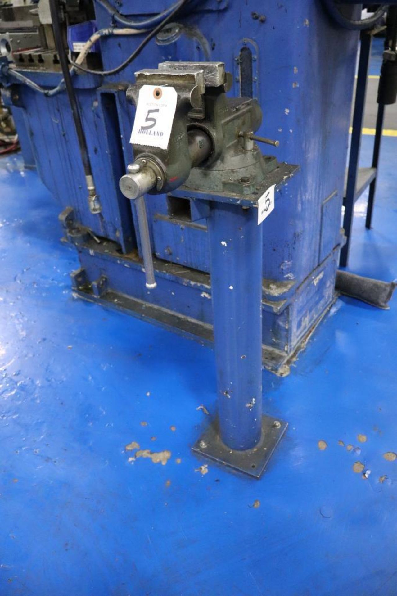 Wilton 1745 Swivel Base 4-1/2"Jaw Vise with Pedestal
