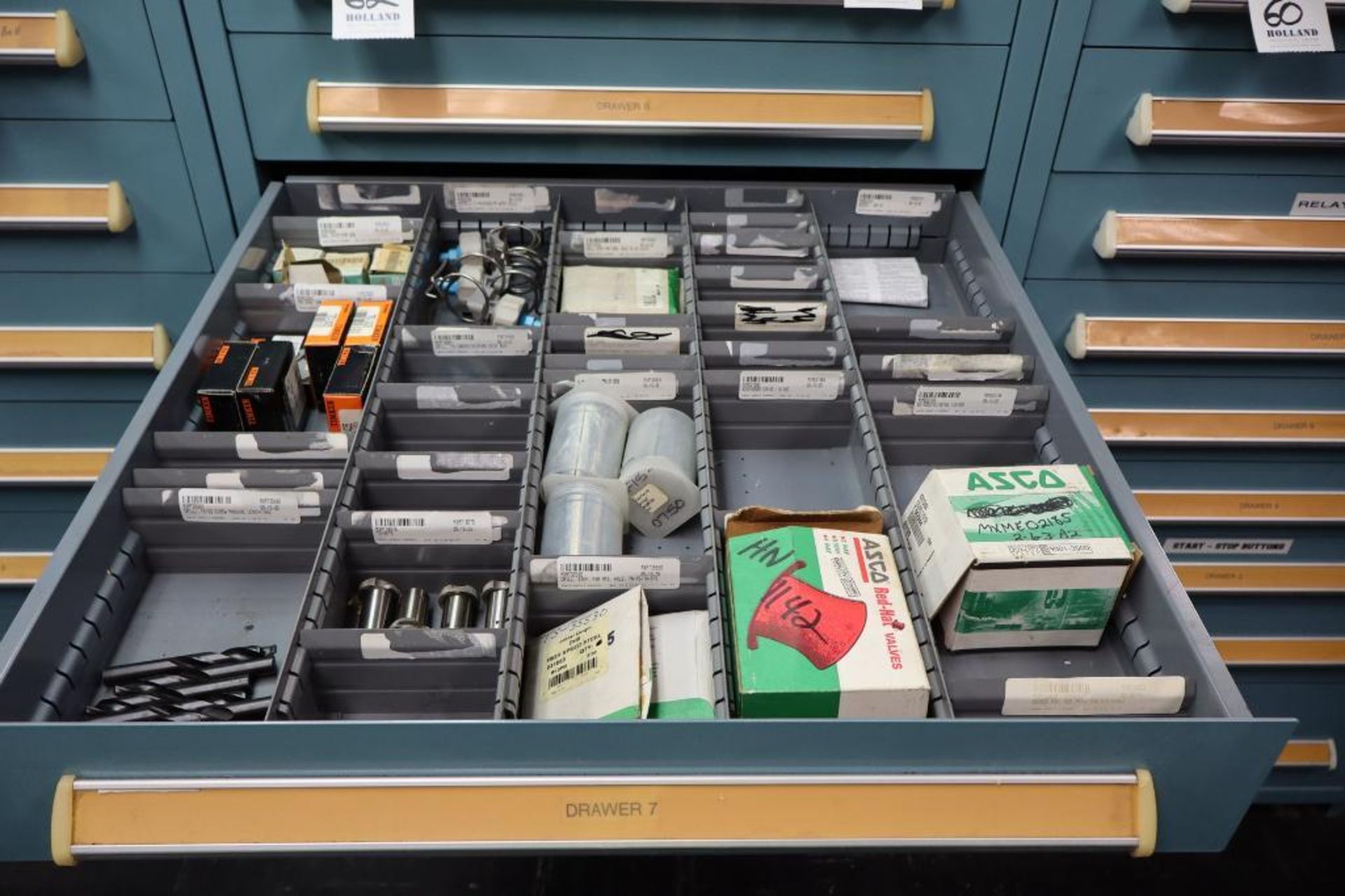 Contents of Cabinet to Include Drill Bushings, Collets, Sandvick and Ingersoll Inserted Drill Bir Ho - Image 3 of 7
