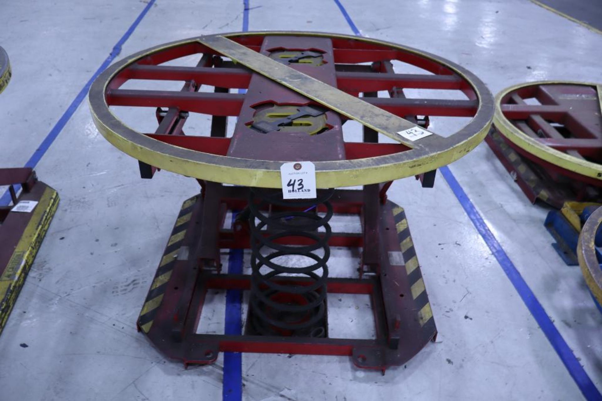 Southworth Spring Actuated Pallet Positioner, 4000 Lb. Capacity, 42" Diameter Carousel