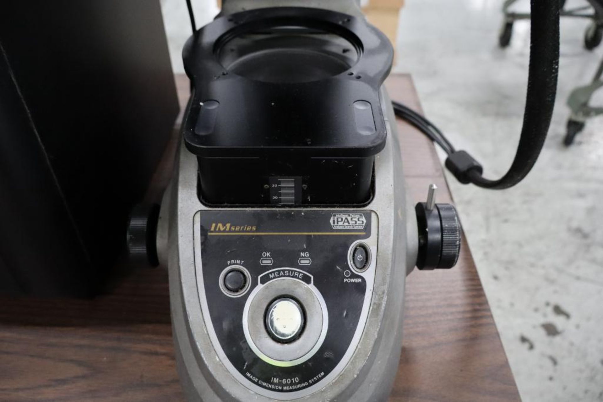 Keyence IM-6010 Image Dimension Measuring System (bad screen) - Image 3 of 4