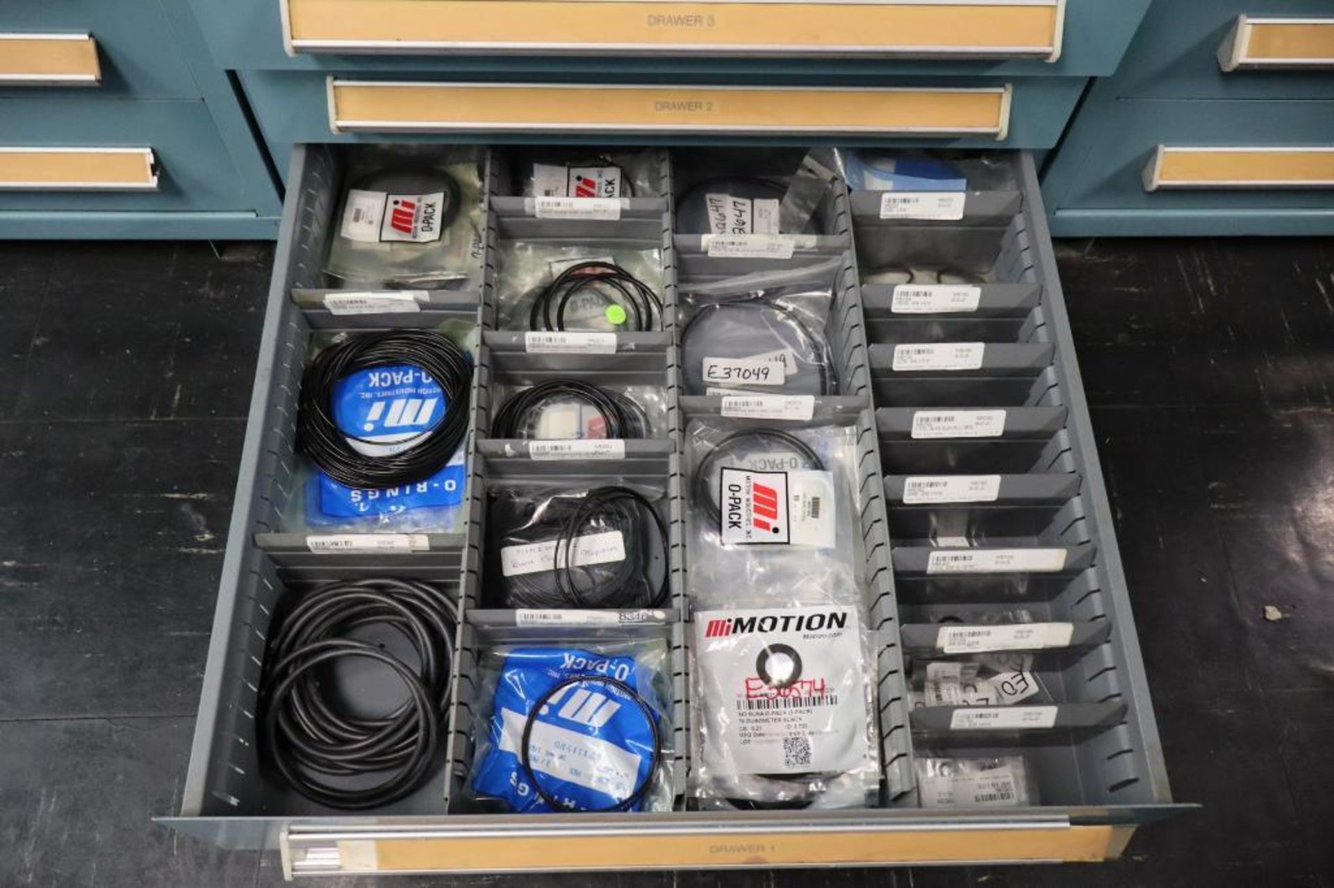 Contents of Cabinet to Include Nycoil Brass Fittings, Swageloc Fittings, O-Rings - Image 9 of 9