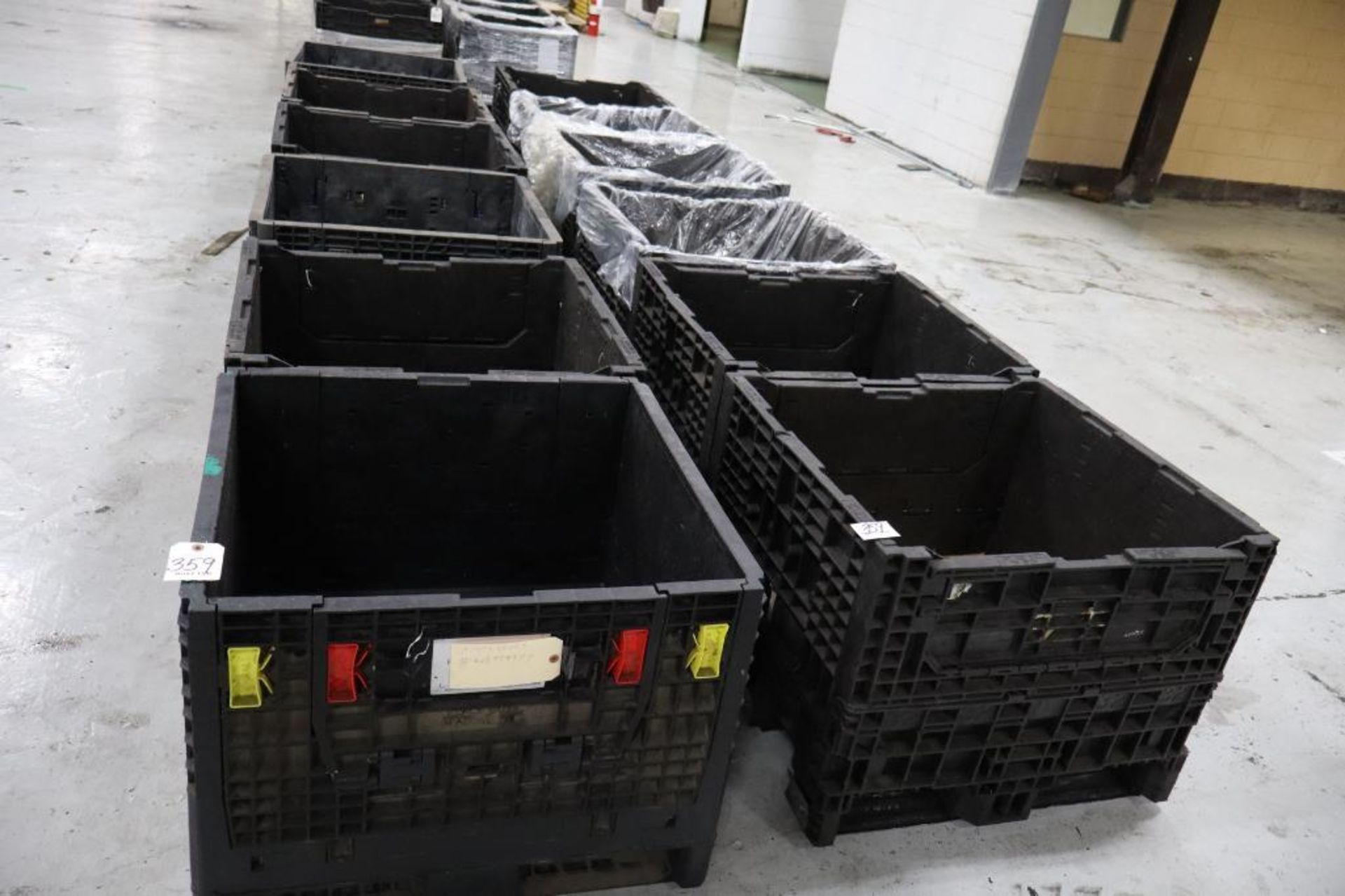 (12) 32" x 32" x 20"D Collapsable Plastic Bins