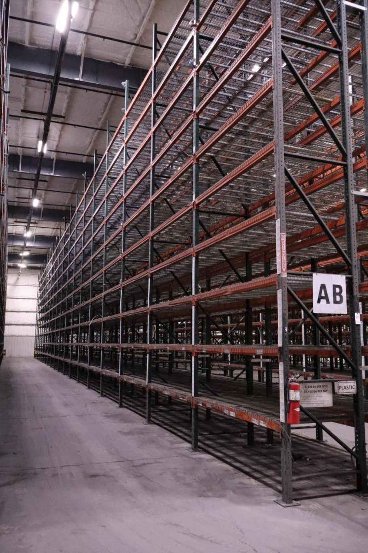 (38) Ridg-U-Rack RUR H43 Pallet Racking Sections, 32' Uprights, 8' Beams, Slotted Style, XL Footplat - Image 2 of 2
